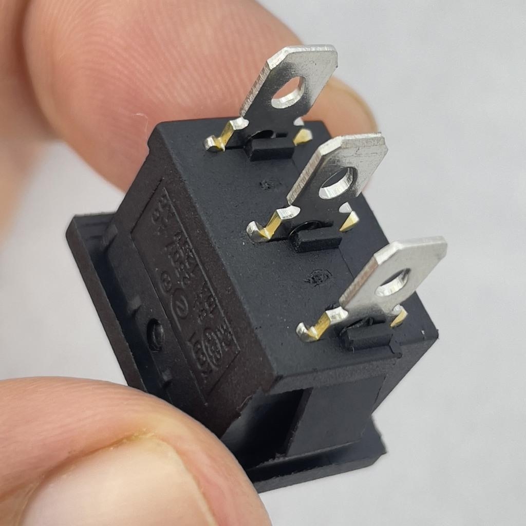 Mini%20Işıksız%20Anahtar%20On-Off%203P%20Siyah%20IC-121