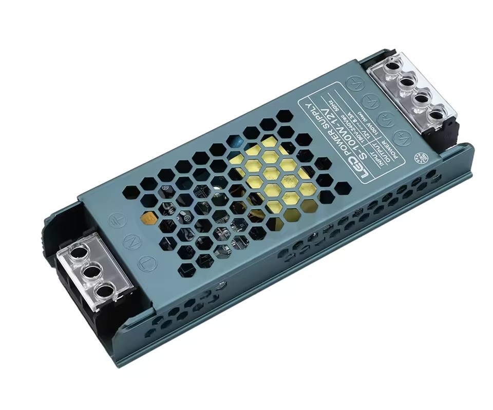 12V%208.3A%20Slim%20Kasa%20Adaptör